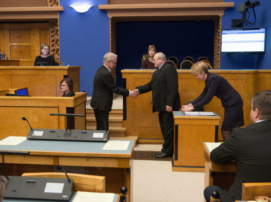 Riigikogu täiskogu istung, uue valitsuse liikmed ja Riigikogu liikmed andsid ametivande